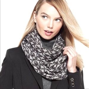 MICHAEL KORS Women's Gray and Black Classic Signature Infinity Winter Sc…